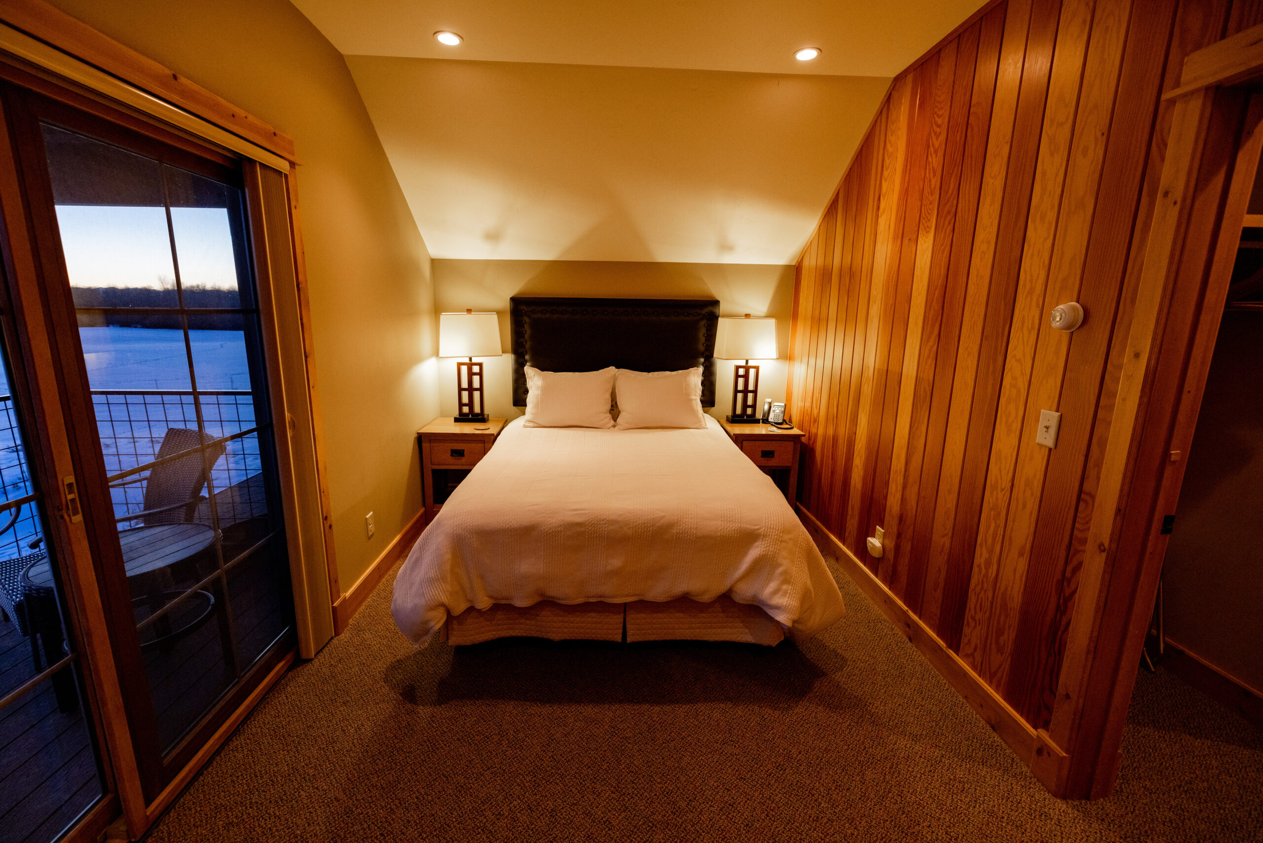 GALLATIN RIVER LODGE-350